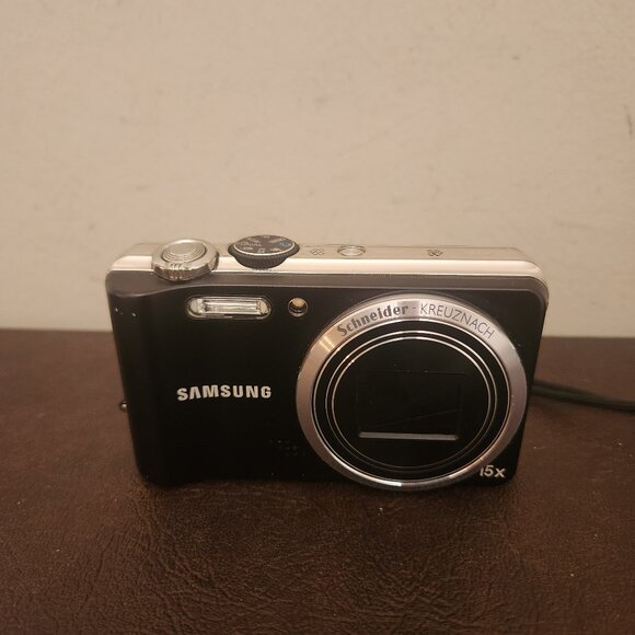 SAMSUNG HZ30W  12MP Compact Digital Camera with Charger (Tested) - Picture 2 of 9